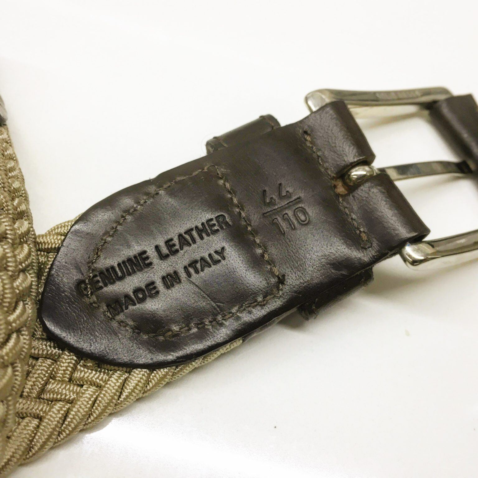 Automator_marking_hot_foil_marking_on_leather_belt_marcatura_a_caldo_su_cintura_in_pelle-1536x1536